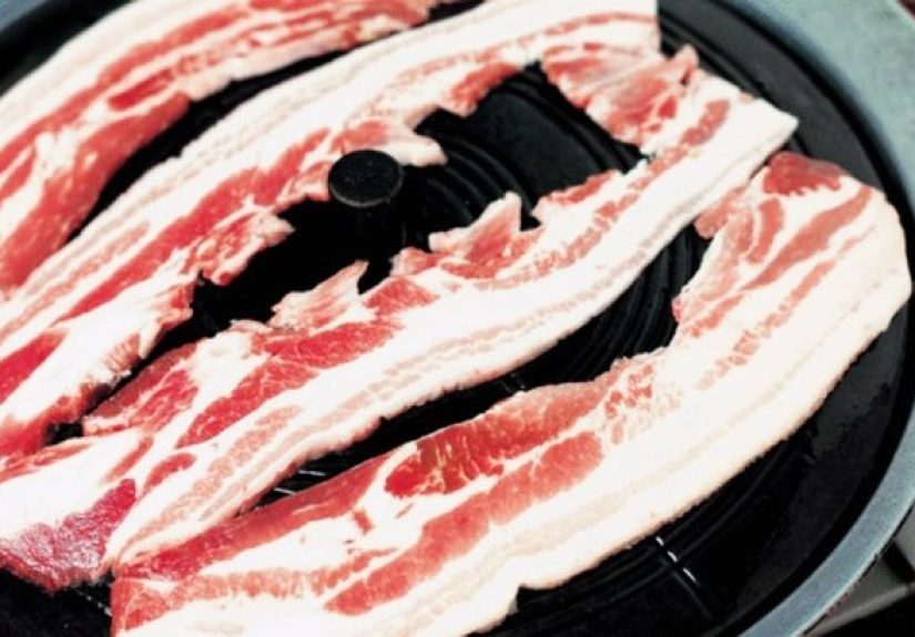 How to Remove Fat Stains From Clothes