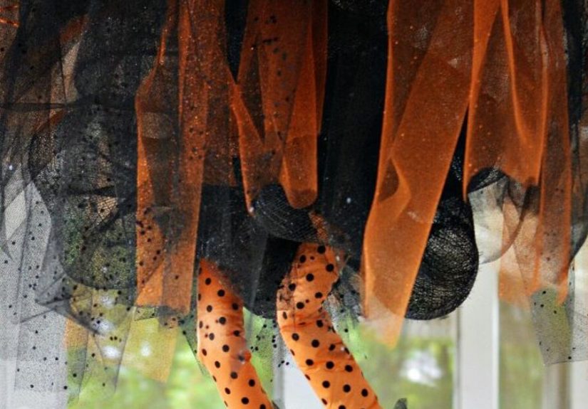 14 Ways to Make Your Front Porch Look Spookier Than Last Year