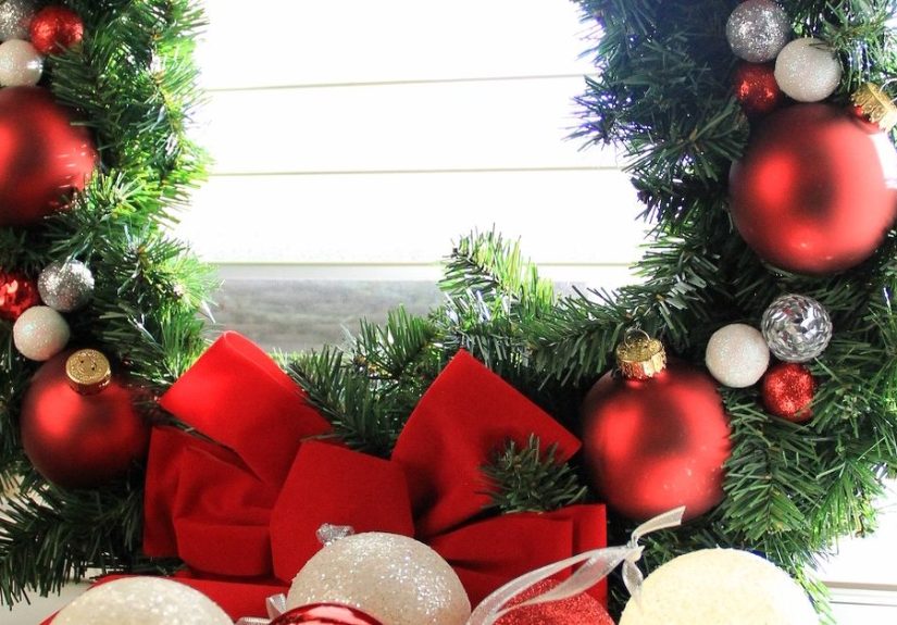 DIY holiday wreath under 20 dollars