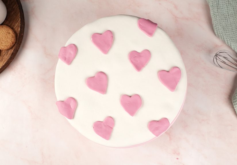 How to Decorate with Fondant: 14 Steps