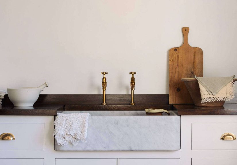 New Luxury: Carrara Marble Farmhouse Sinks from deVol