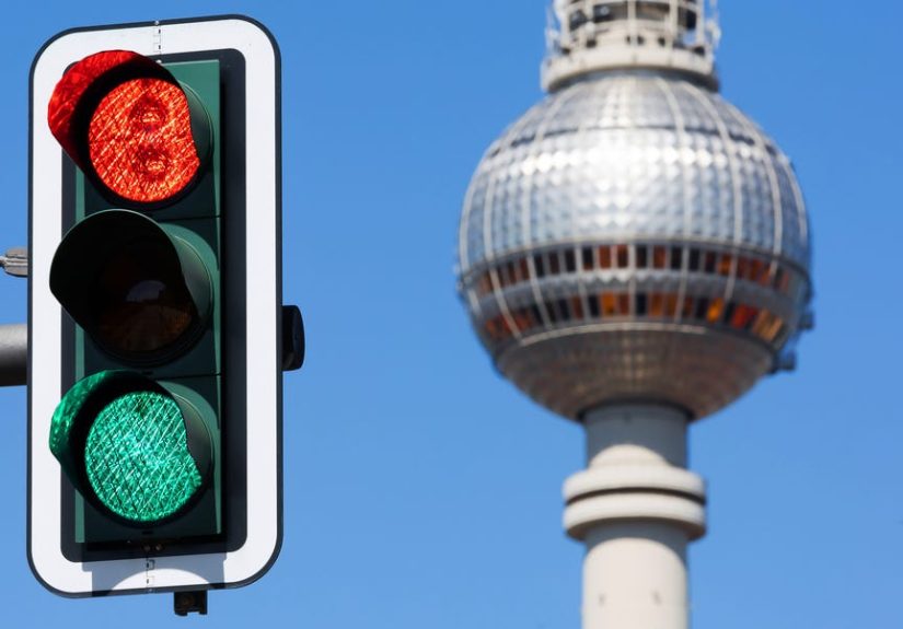 Traffic Lights Need a Fourth Color, Study Says: Here's Why