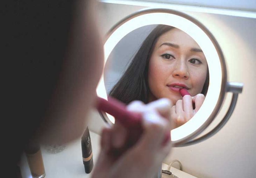 Black Spots on Lips: 11 Causes