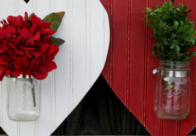 Heart Shaped Mason Jar Valentines Door Hanger #ValentinesDay