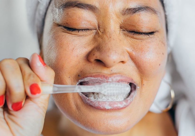 How to Brush Your Teeth with a Standard or Electric Toothbrush