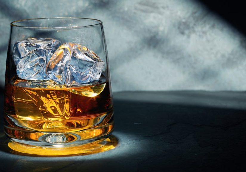 How to Make Clear Ice - Bartender Tips for Cocktails