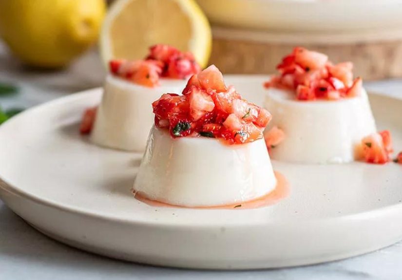 Recipe: Vanilla Panna Cotta With Strawberries and Mint