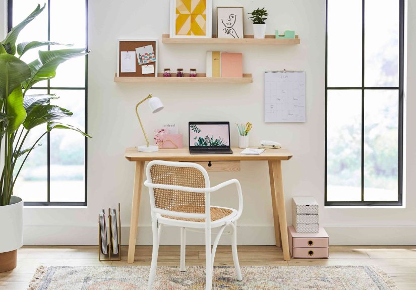 15 Desk Decor Ideas to Create Your Own Aesthetic