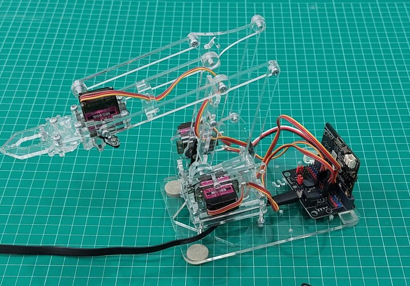 Gesture-Controlled Robot Arm Is A Nifty Educational Build
