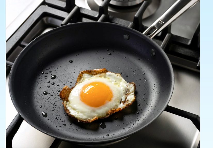 Our Cookware Expert Thinks You Can Ditch Your Nonstick Pans for This Teflon-Free Misen Skillet